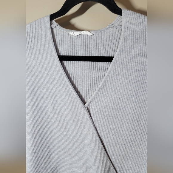 Elodie XL wool bleand faux wrap style sweater light grey v neck lightweight - Picture 3 of 8